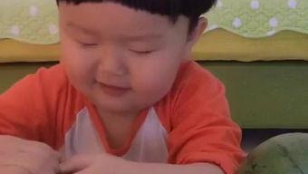 可爱小孩吃瓜视频  第2张