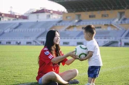 足球球员吃瓜,球员们的趣味生活瞬间  第3张