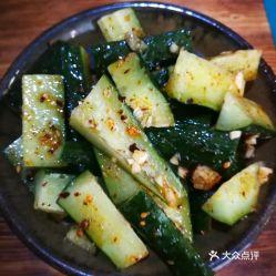 重庆妹子吃瓜点,麻辣鲜香，揭秘山城美食文化